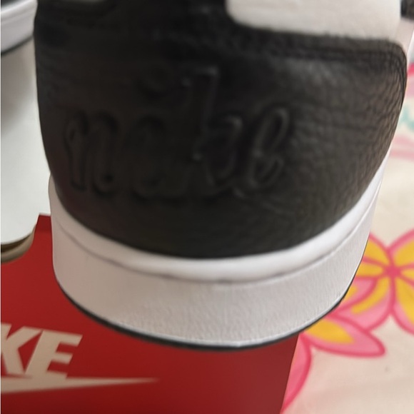 Nike Classic Black and White Sneakers - Picture 4 of 7